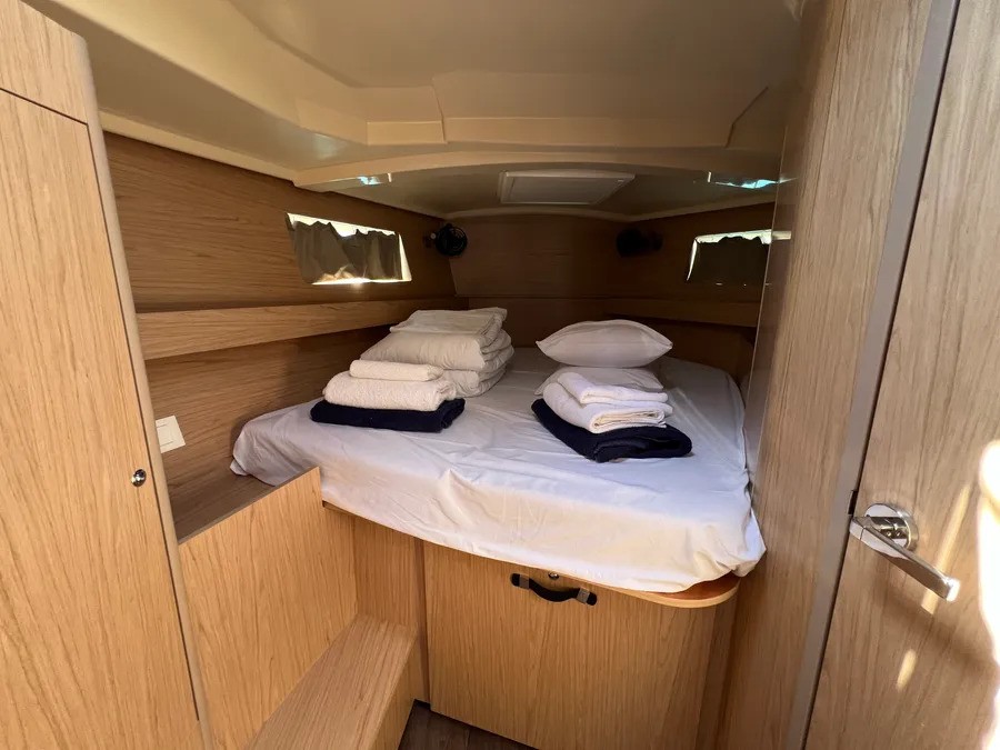 Oceanis 41.1, Amandine III | Yacht Charter Croatia