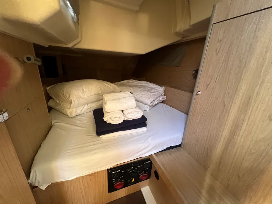 Oceanis 41.1, Amandine III | Yacht Charter Croatia