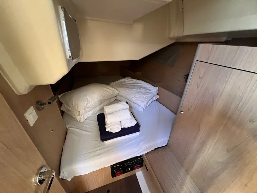 Oceanis 41.1, Amandine III | Yacht Charter Croatia