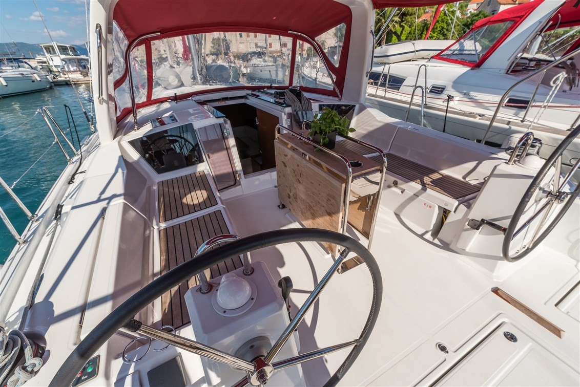 Oceanis 41.1, Sparkling | Yacht Charter Croatia