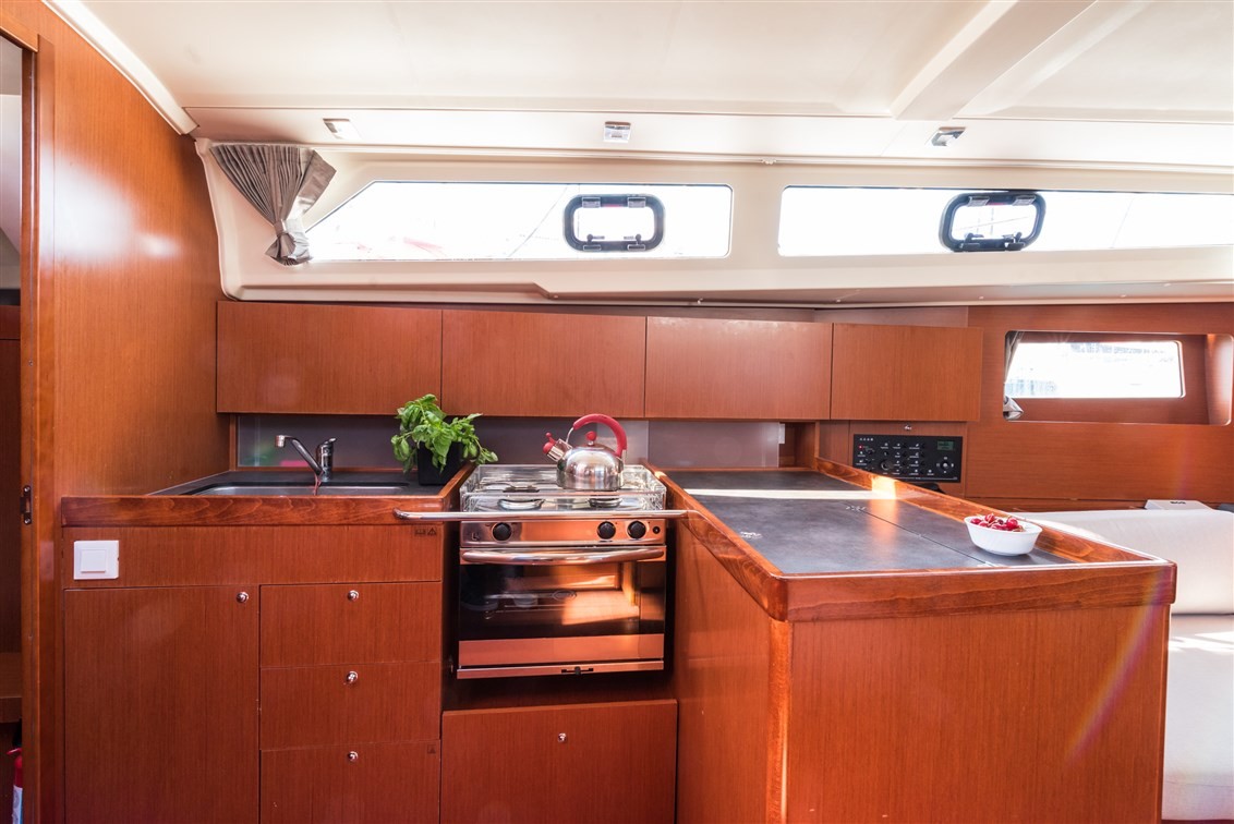 Oceanis 41.1, Sparkling | Yacht Charter Croatia