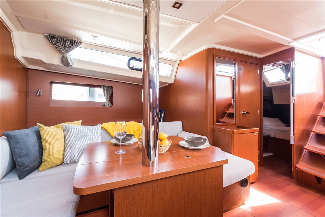 Oceanis 41.1, Sparkling | Yacht Charter Croatia