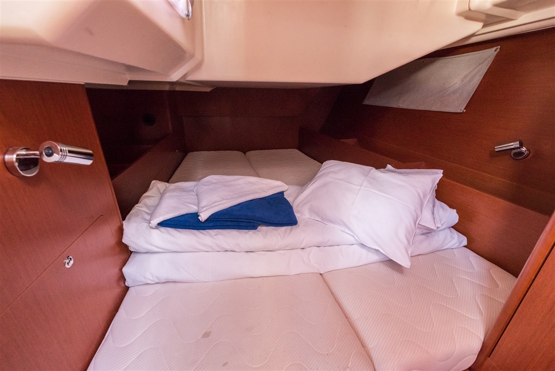 Oceanis 41.1, Sparkling | Yacht Charter Croatia