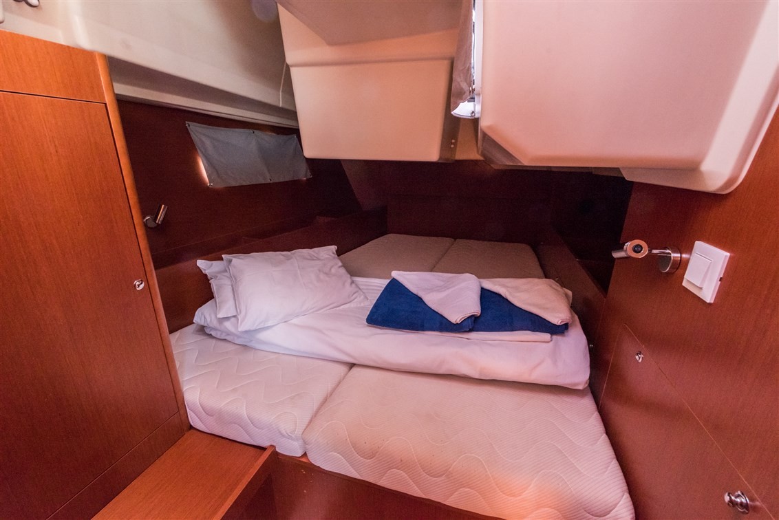 Oceanis 41.1, Sparkling | Yacht Charter Croatia