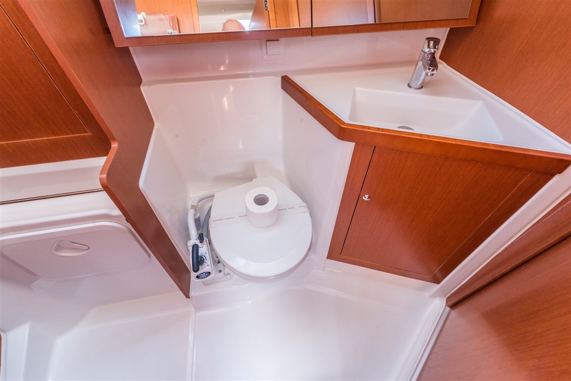 Oceanis 41.1, Sparkling | Yacht Charter Croatia
