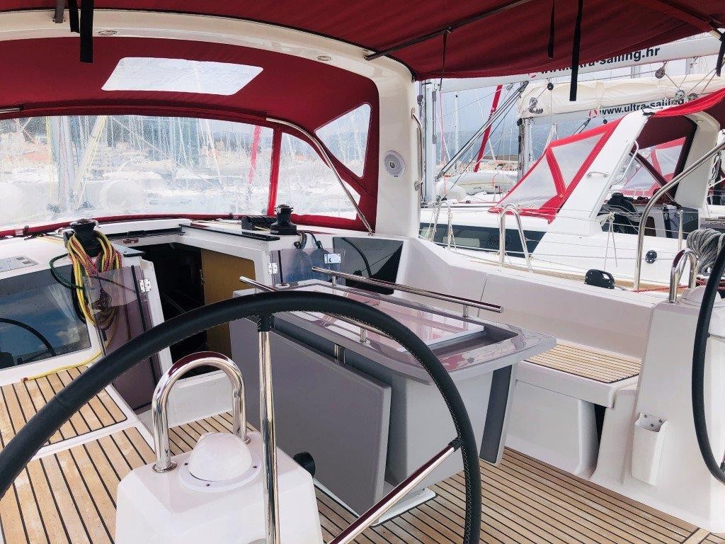 Oceanis 41.1, Luxa | Yacht Charter Croatia