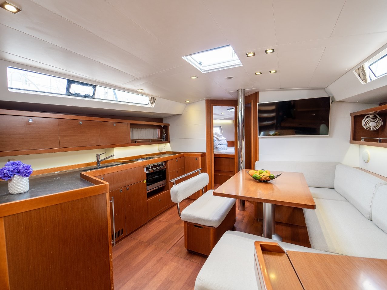 Oceanis 45, Nesi 2 | Yacht Charter Croatia