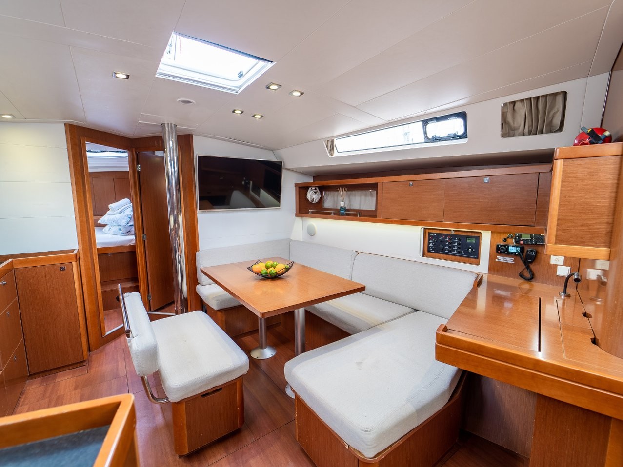 Oceanis 45, Nesi 2 | Yacht Charter Croatia