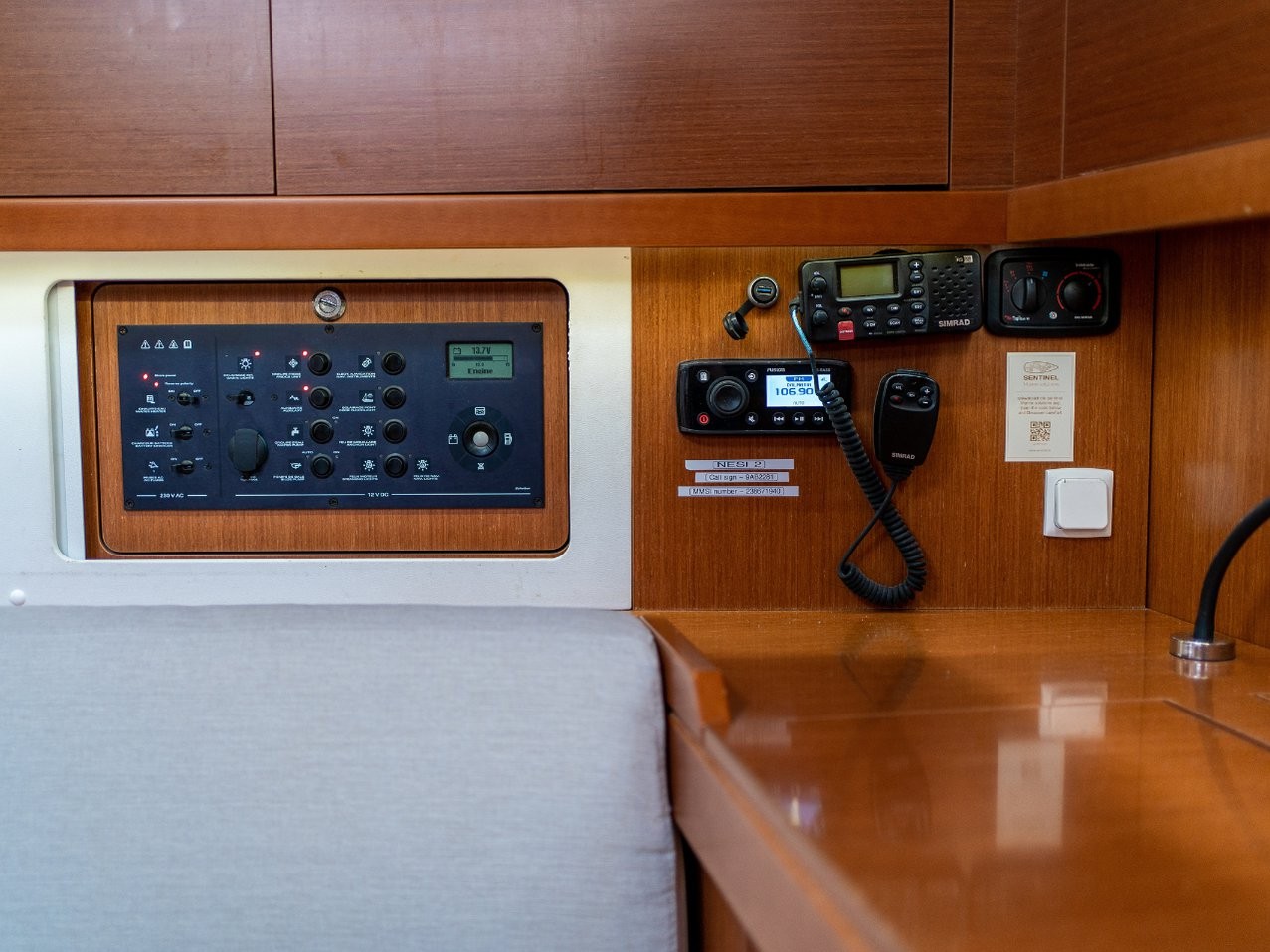 Oceanis 45, Nesi 2 | Yacht Charter Croatia