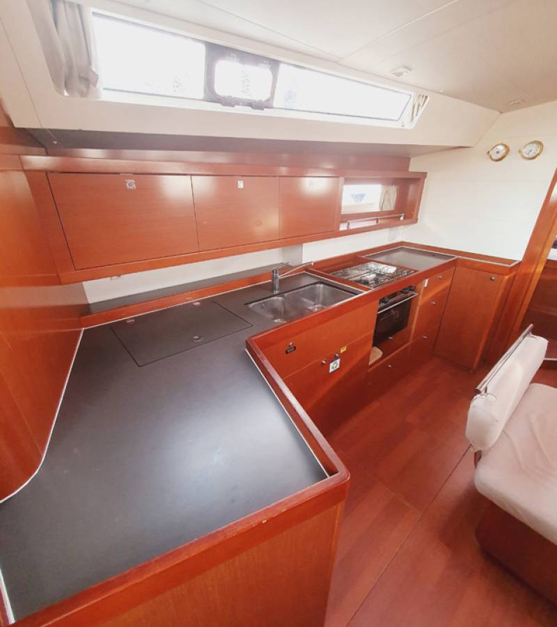 Oceanis 45, Mediterraneo | Yacht Charter Croatia