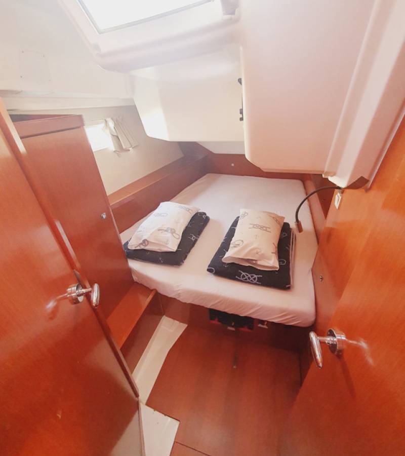 Oceanis 45, Mediterraneo | Yacht Charter Croatia