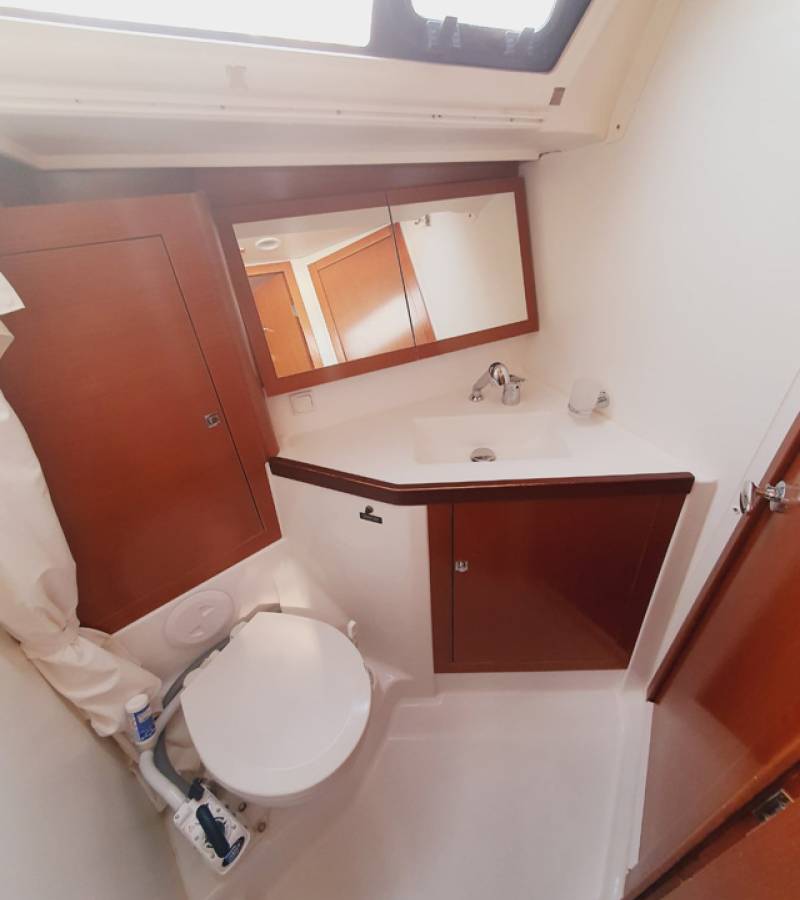 Oceanis 45, Mediterraneo | Yacht Charter Croatia