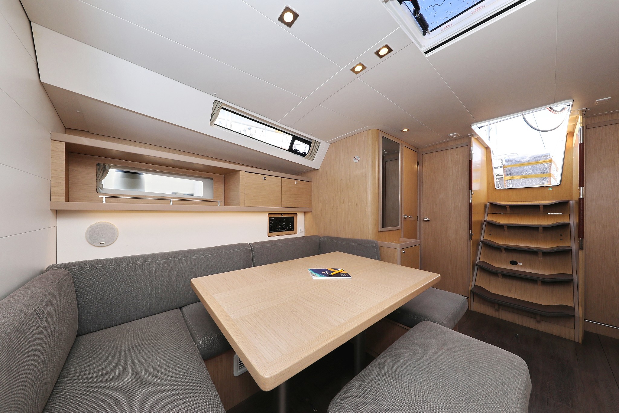 Oceanis 45, Barbarella | Yacht Charter Croatia