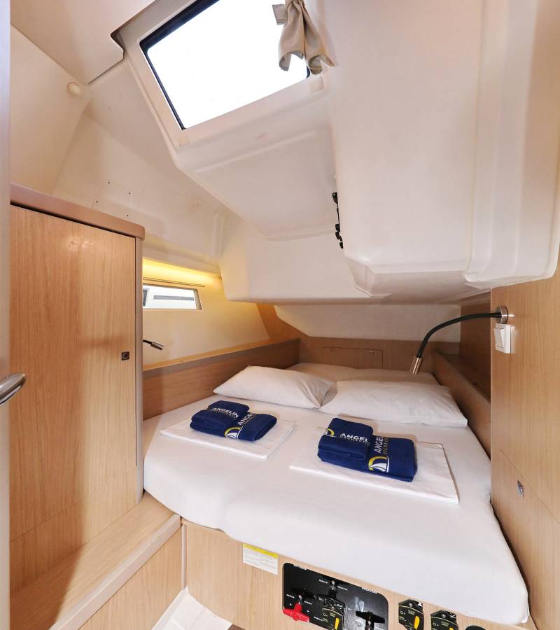 Oceanis 45, Barbarella | Yacht Charter Croatia