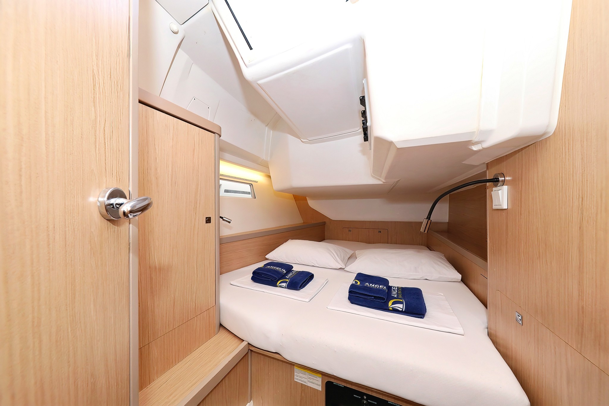 Oceanis 45, Barbarella | Yacht Charter Croatia