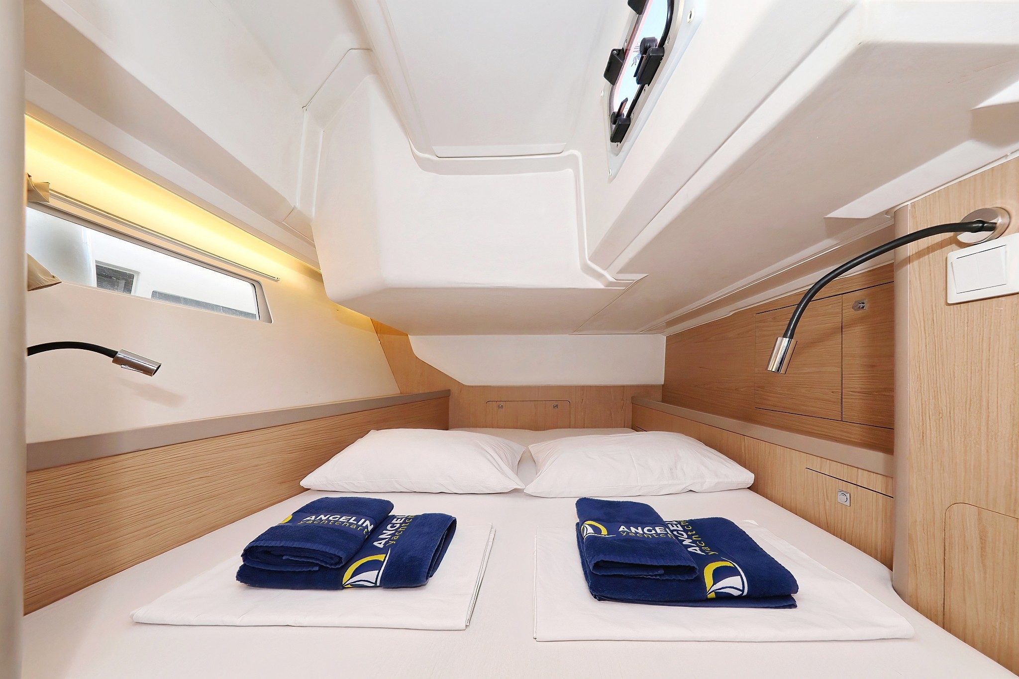 Oceanis 45, Barbarella | Yacht Charter Croatia