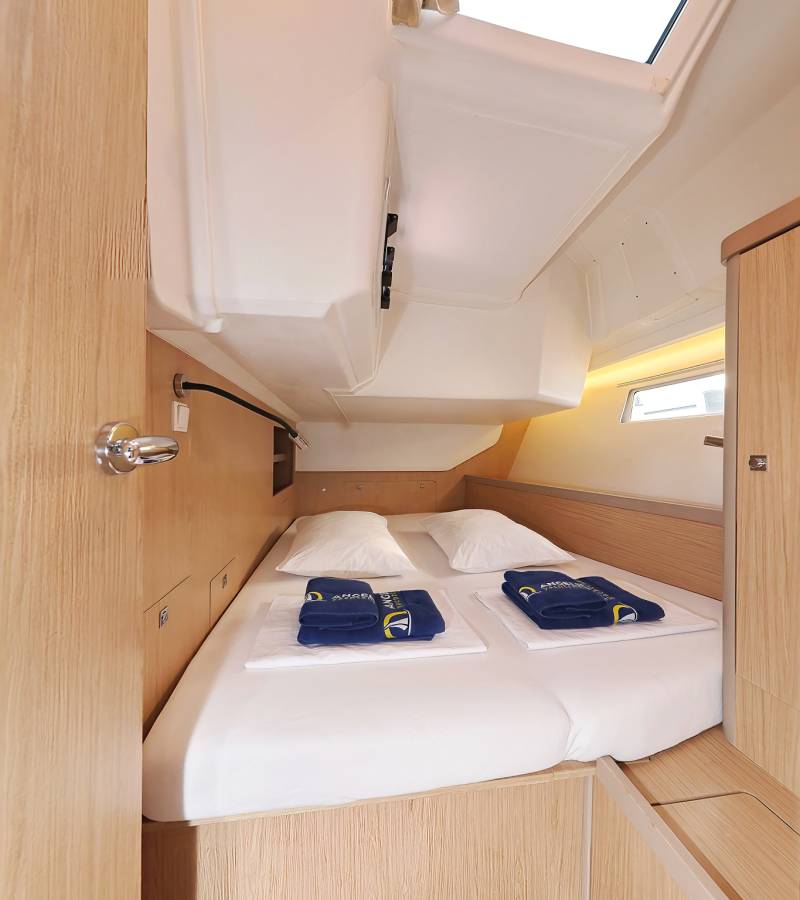Oceanis 45, Barbarella | Yacht Charter Croatia