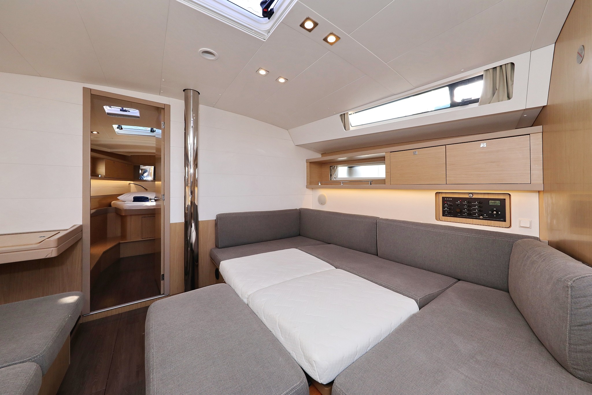 Oceanis 45, Barbarella | Yacht Charter Croatia