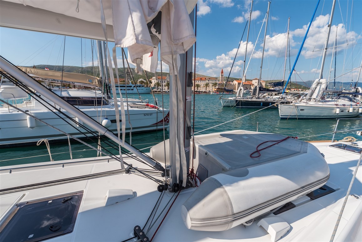 Oceanis 45, Zoa | Yacht Charter Croatia