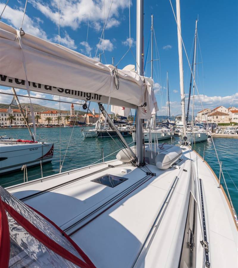 Oceanis 45, Zoa | Yacht Charter Croatia