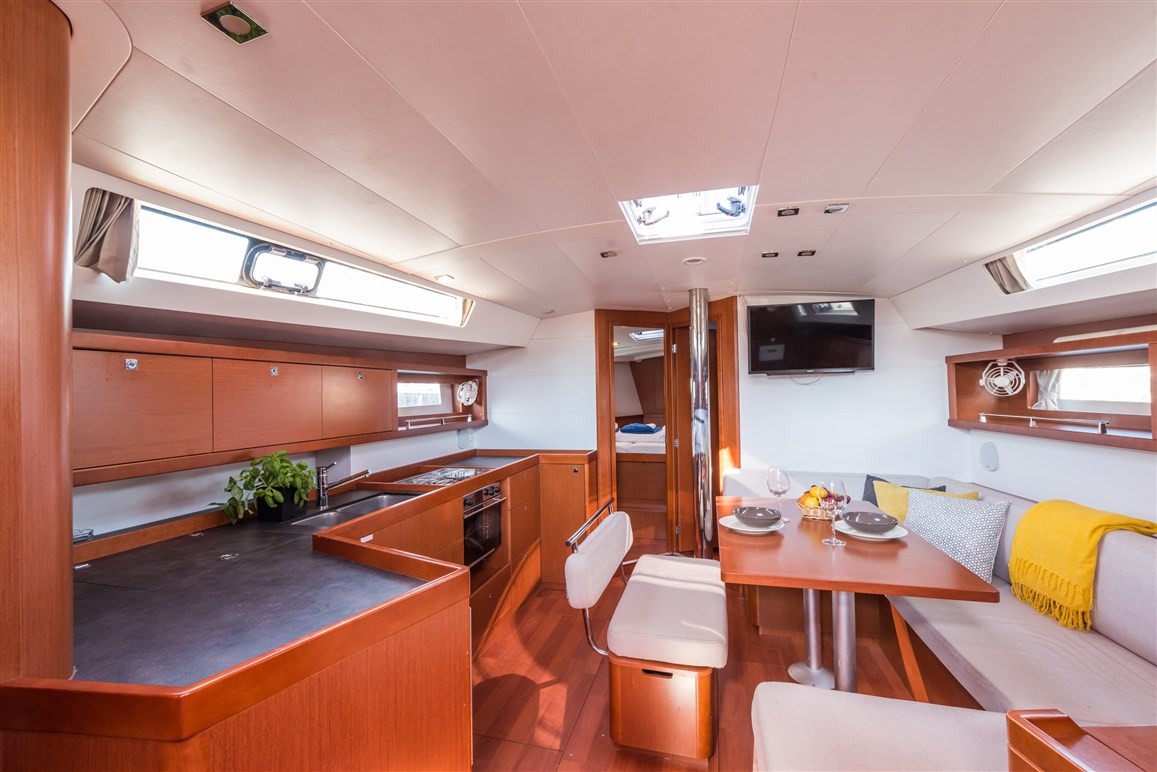 Oceanis 45, Zoa | Yacht Charter Croatia
