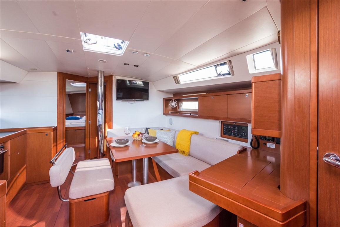 Oceanis 45, Zoa | Yacht Charter Croatia