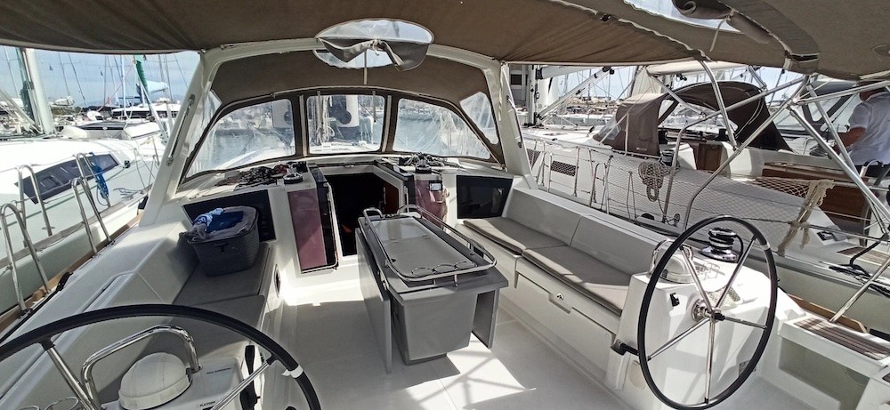 Oceanis 45, Pomerol | Yacht Charter Croatia