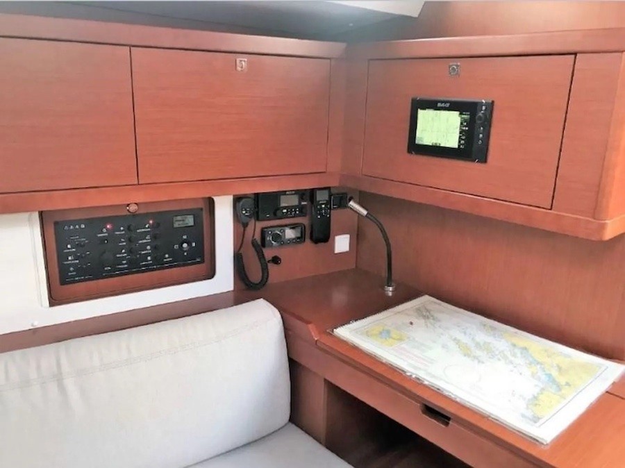 Oceanis 45, Pomerol | Yacht Charter Croatia