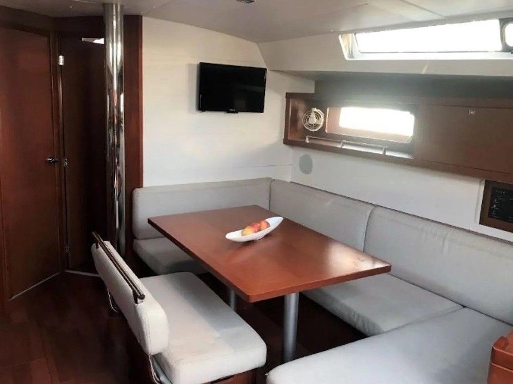 Oceanis 45, Pomerol | Yacht Charter Croatia