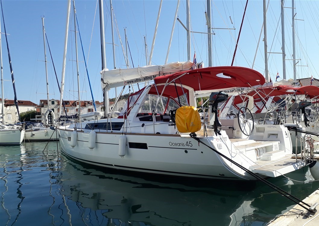 Oceanis 45, Parija II | Yacht Charter Croatia