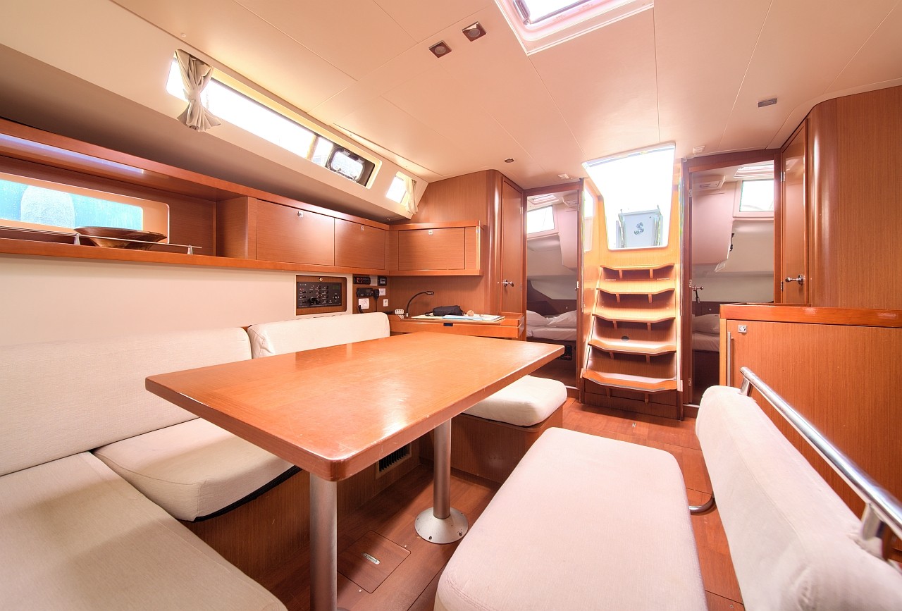 Oceanis 45, Ponente | Yacht Charter Croatia
