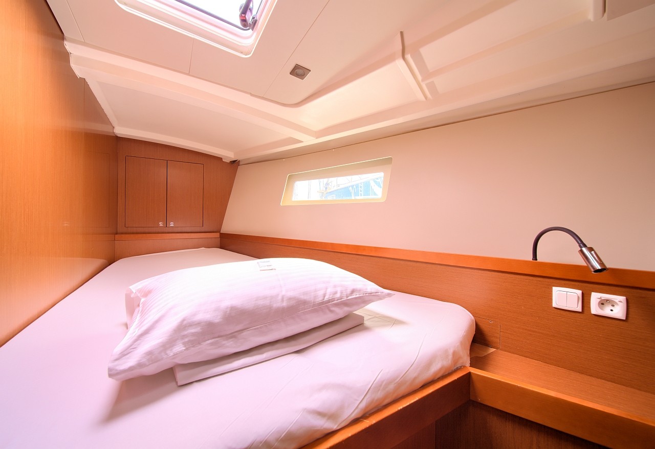 Oceanis 45, Ponente | Yacht Charter Croatia
