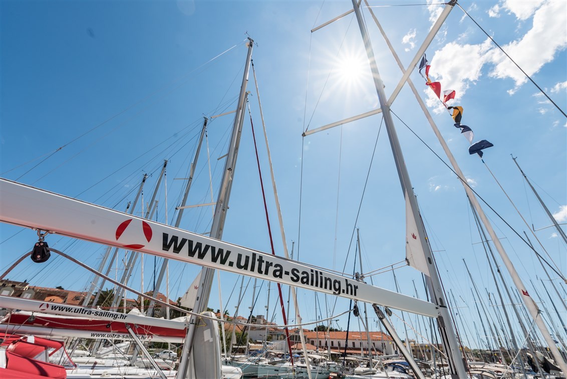 Oceanis 45, Mobula One | Yacht Charter Croatia