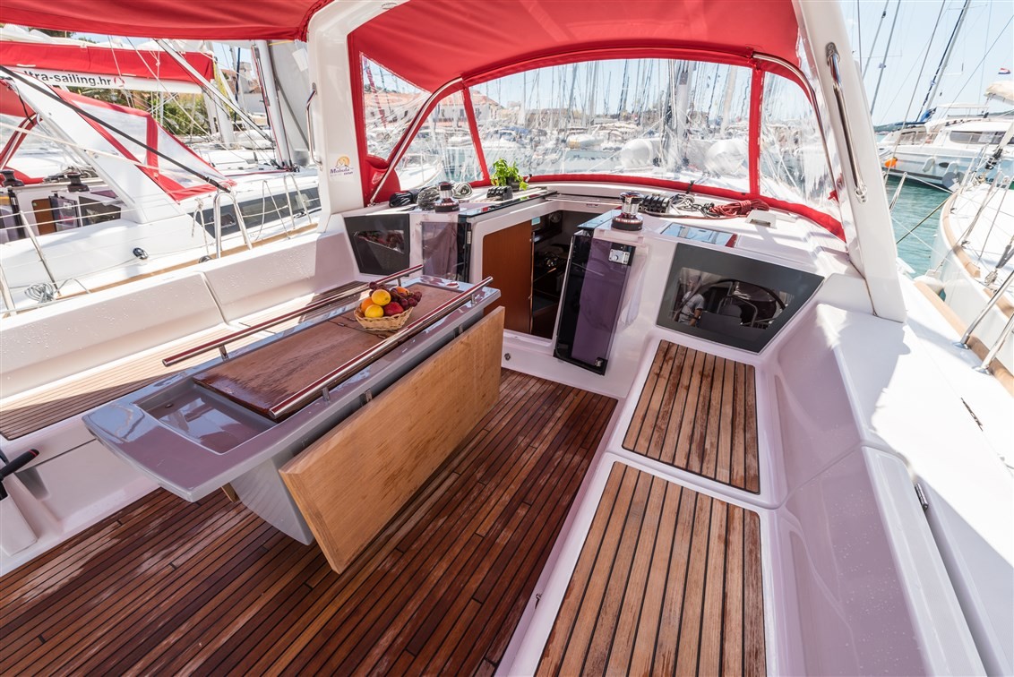 Oceanis 45, Mobula One | Yacht Charter Croatia