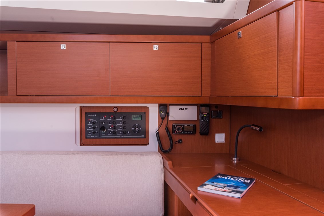 Oceanis 45, Mobula One | Yacht Charter Croatia