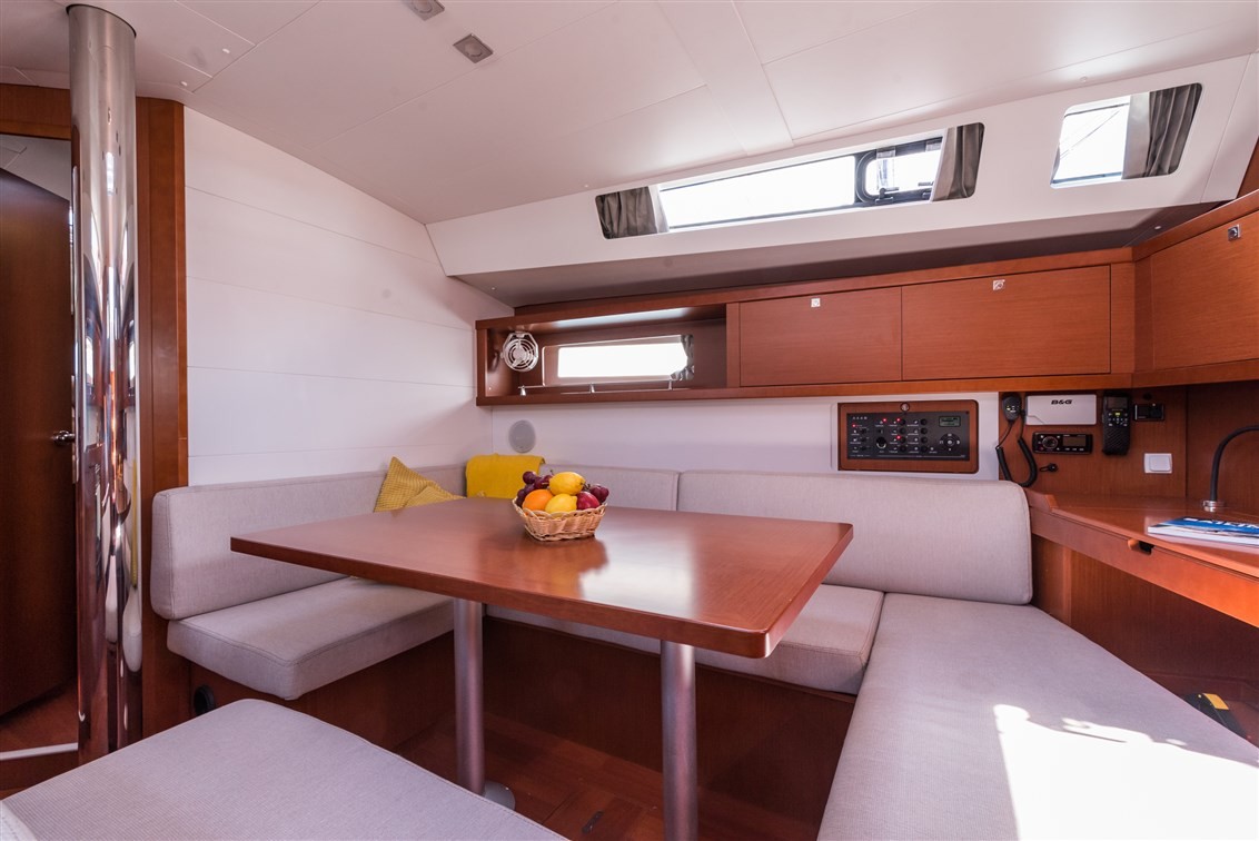 Oceanis 45, Mobula One | Yacht Charter Croatia