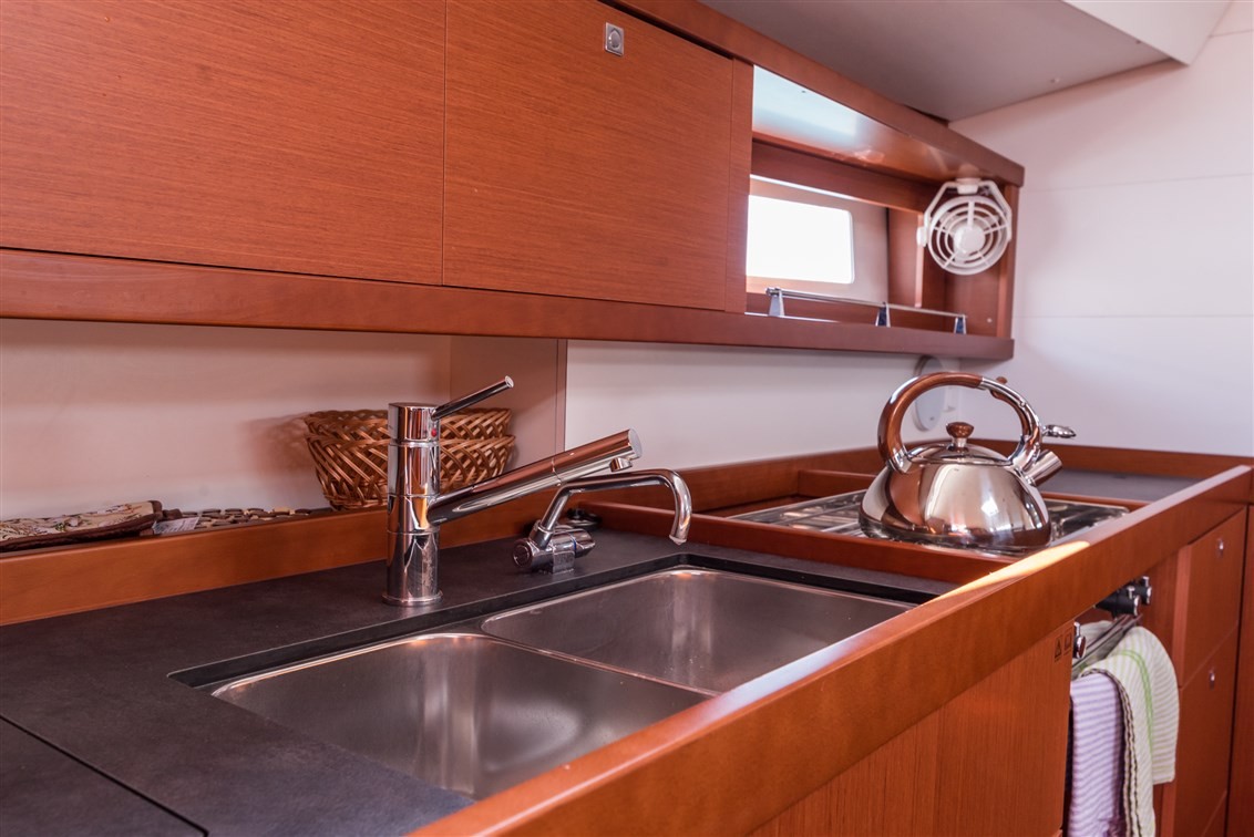 Oceanis 45, Mobula One | Yacht Charter Croatia