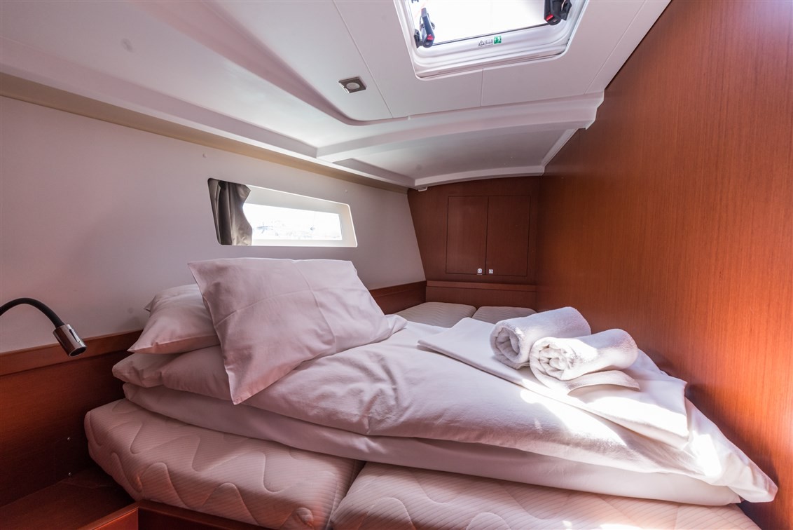 Oceanis 45, Mobula One | Yacht Charter Croatia