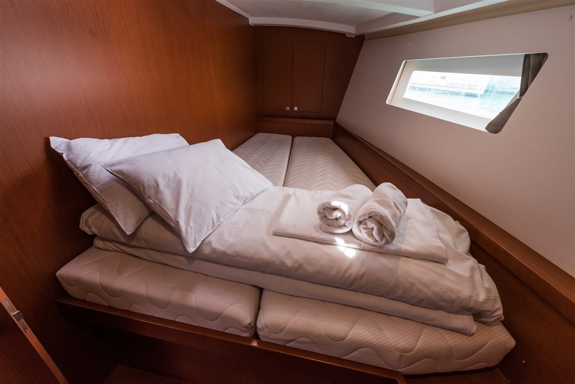 Oceanis 45, Mobula One | Yacht Charter Croatia