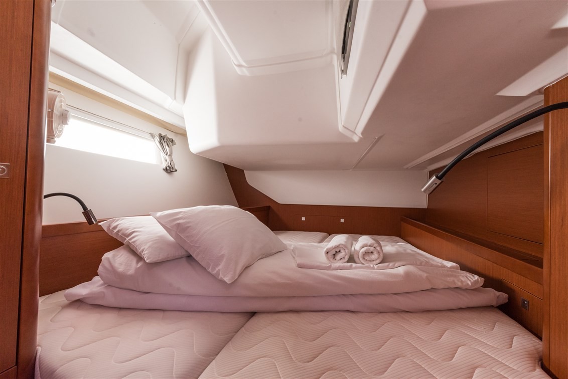 Oceanis 45, Mobula One | Yacht Charter Croatia