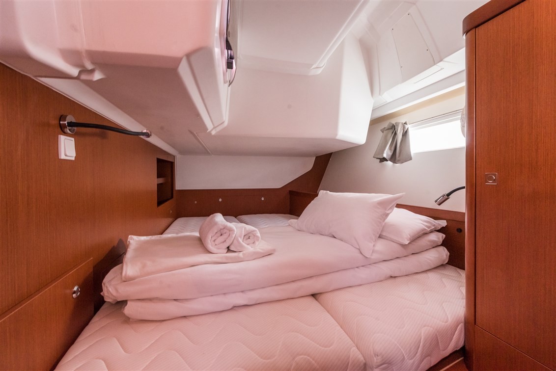 Oceanis 45, Mobula One | Yacht Charter Croatia