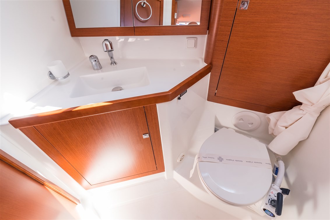 Oceanis 45, Mobula One | Yacht Charter Croatia