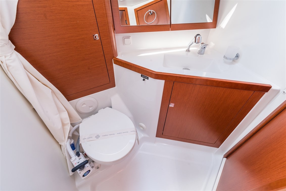 Oceanis 45, Mobula One | Yacht Charter Croatia