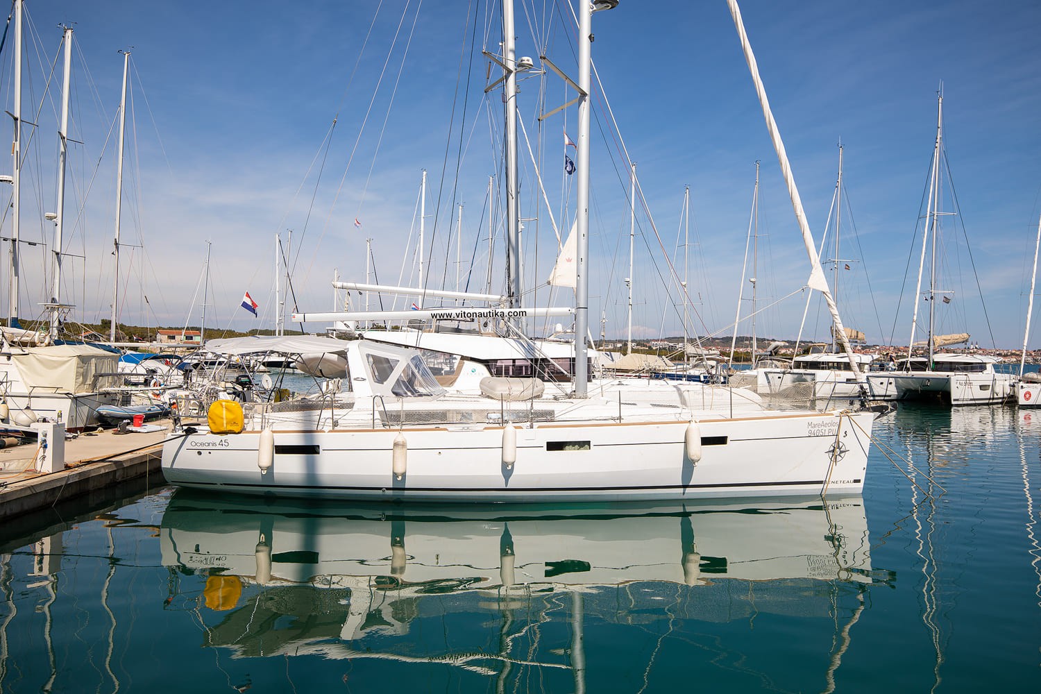 Oceanis 45, Mare Aeolos | Yacht Charter Croatia