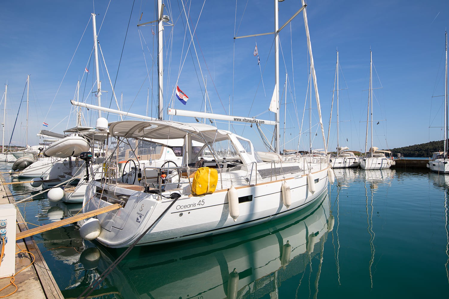 Oceanis 45, Mare Aeolos | Yacht Charter Croatia
