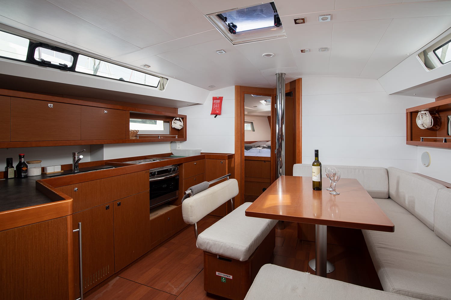 Oceanis 45, Mare Aeolos | Yacht Charter Croatia