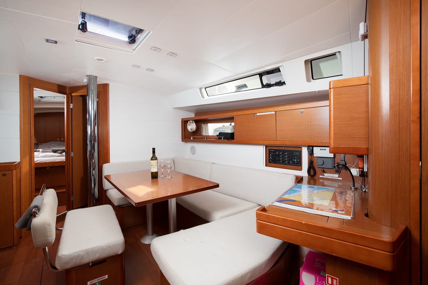 Oceanis 45, Mare Aeolos | Yacht Charter Croatia