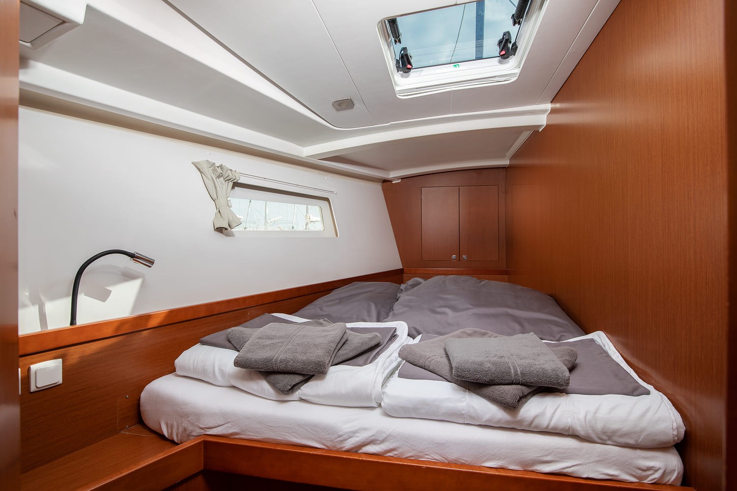 Oceanis 45, Mare Aeolos | Yacht Charter Croatia