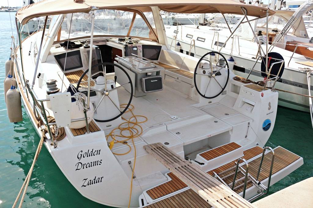 Oceanis 45, Golden Dreams | Yacht Charter Croatia