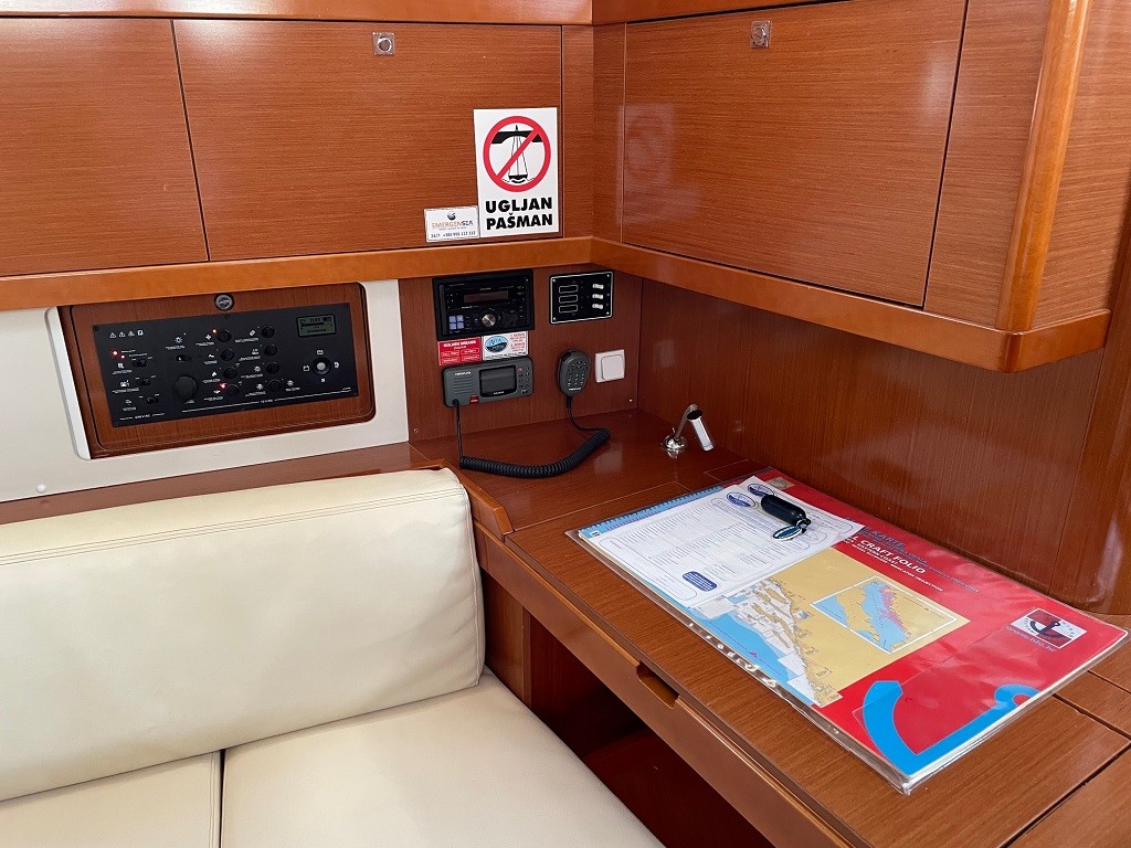 Oceanis 45, Golden Dreams | Yacht Charter Croatia